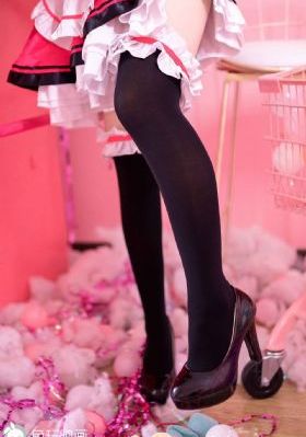 唯美情侣郊外欧美图片_高清在线视频观看